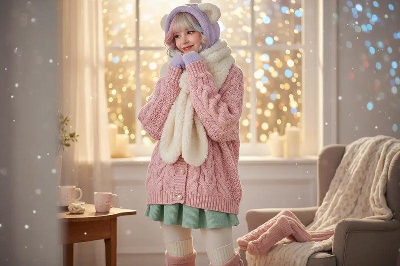 Kawaii winter outfit with cozy pastel layers, soft knitwear and cute cold-weather accessories.